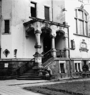 Dresden-Blasewitz, Goetheallee 55. Villa Weigang (1893-1895; M. G. Poscharsky). Eingang