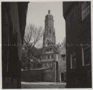 Nördlingen, Luckengasse mit Blick zum "Daniel" (Kirche St. Georg)