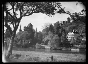 Blick über die Tauber auf Gebäude Mühlenstr. 30 und Hofhaltung