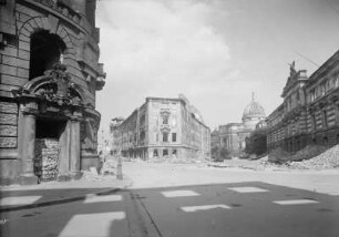 Dresden-Altstadt. Blick von der Schießgasse in die Rampische Straße mit Ruine des Wohnhauses, Nr. 33