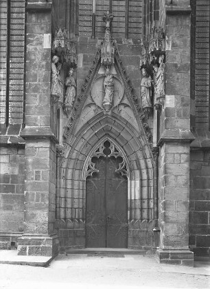 Meißen. Dom Sankt Johannis Evangelistae und Sankt Donati. Südportal (Figuren Kopie 1909 nach Original von 1390)