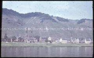Blick auf die Gemeinde Hatzenport an der Mosel