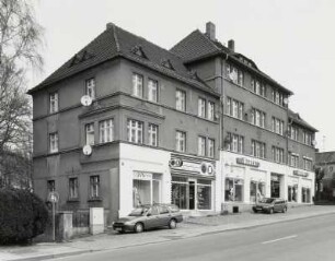 Neugersdorf, Wohn- und Geschäftshaus : Neugersdorf. Wohn- und Geschäftshaus (1924), Hauptstraße 36. Straßenansicht