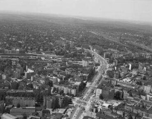 Luftaufnahme, Blick von Nord-Osten auf den Kurfürstendamm zwischen Agathe-Lasch-Platz und Rathenauplatz. Berlin-Halensee, Kurfürstendamm