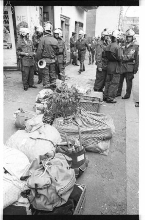 Kleinbildnegative: Polizeiliche Räumung der Goltzstr. 30, 1982