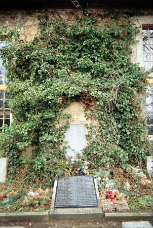 Kriegerdenkmal an Kirchenmauer