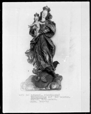 Madonna auf einem Drachen stehend