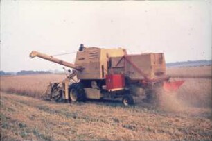 Fotografie: Erntetechnik, Mähdrescher selbstfahrend, Strohhäcksler