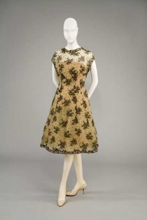 Kurzes Spitzenabendkleid aus tabak/schwarzfarbener Spitze