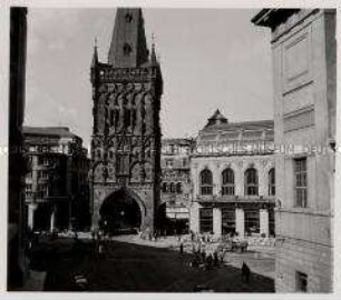 Das hunderttürmige Prag, Pulverturm, Gesamtansicht