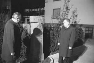 Enthüllung einer Stele am einstigen Standort der Grötzinger Synagoge in der Krumme Straße