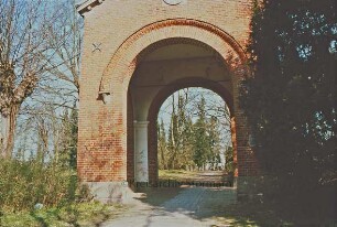 Bahnhofstraße: Friedhof: Torhaus