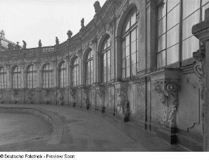 Dresden-Altstadt. Zwinger (1709-1728; M. D. Pöppelmann, B. Permoser). Südwestliche Bogengalerie