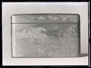 Vordere Langseite eines Kosmetikkasten (tebako)