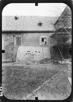 Beichlingen. Ehem. Schloß (Erweiterung E. 16. Jh. und 18. Jh.). Teilansicht