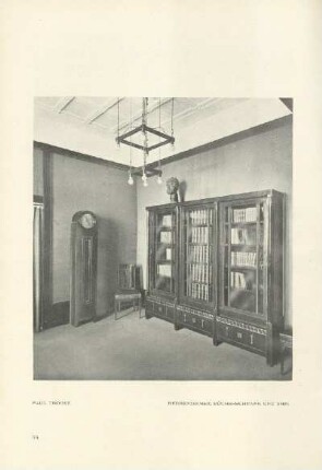 Herrenzimmer, Bücherschrank und Uhr