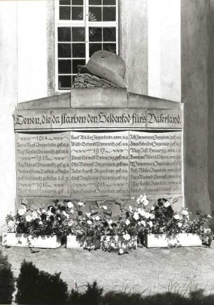 Ziegenhain. Ehrenmal für die Gefallenen des 1. Weltkrieges an der Südseite der Kirche