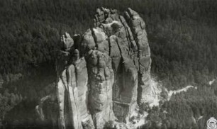 Sächsische Schweiz, Schrammsteine. Falkenstein. Luftbild-Schrägaufnahme von Westen