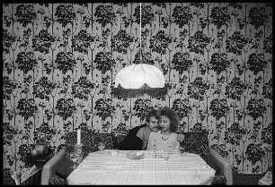 Liebespaar im Wohnzimmer