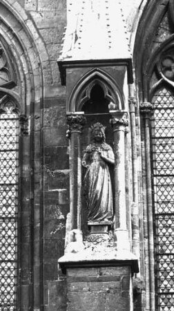 Halberstadt, Dom St. Stephanus und St. Sixtus, Figur an einem nördl. Strebepfeiler