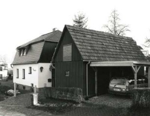 Pirna-Mockethal, Am Rundling 2. Bauernhof (um 1800). Wohnhaus und Scheune