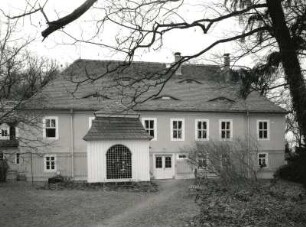 Radebeul, Paradiesstraße 66/68. Sogenannter Grundhof (1750/1850). Herrenhaus und Pavillon