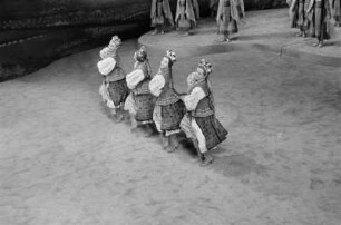 Szenenbilder aus dem Ballett "Gajaneh" von A. Chatschaturjan, Choreographie I. Gruber, mit E. Vesco, Deutsche Staatsoper Berlin, Premiere 21.10.1955