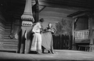 Szenenbilder aus "Die Brautschau" von J. S. Miljutin mit F. Kronström, M. Ladyka a. G., M. Dorka a. G., J. Siegl, J. Bergmann, A. Göse a. G., Metropol-Theater,
