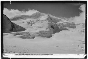 Ötztaler Alpen. Venter Wildspitze (3774 Meter) vom Taschachferner aus