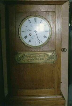 Wächteruhr, ortsfest; Pendelwanduhr