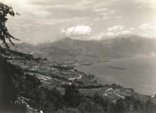Genfer See, Schweiz. Blick von Chexbres gegen Vevey und Montreux, im Vordergrund links St. Saphorin und rechts Rivaz