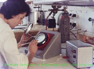 Mitarbeiterin bei strahlenbiologischen Untersuchungen am Institut für Strahlenbiologie (IStB)