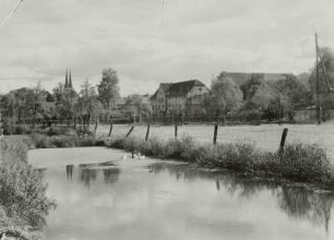 Greifenhain, Ortsansicht : Greifenhain. Ortsansicht von Nordwesten mit Weideteich