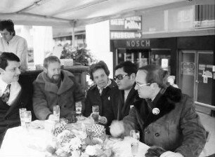 Freiburg: Parteiengespräch unter einem Dach; von links nach rechts: Klaus Rösch, FDP; Henning Wellenbrock, FDP; Margit Lemmer, CDU; Dr. Conrad Schröder, CDU; Dr. Jürgen Meyer, SPD
