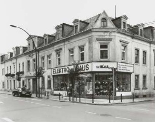Wohnhaus mit Ladeneinbau