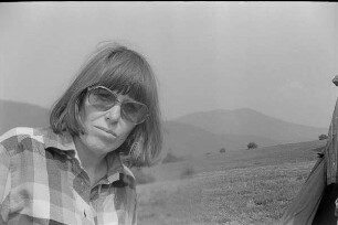 Čičmany. Akt-Pleinair 1980. Porträt der Fotografin Renate Rössing