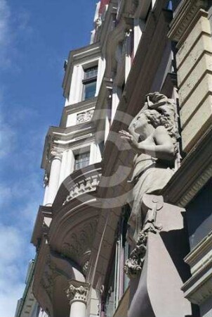 Fassadenschmuck am Gebäude Tirgoņu iela 4 (Kaufstraße) in Riga