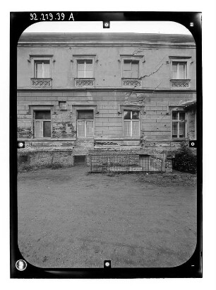 Gusow (Gusow-Platkow), Schloßstraße 7. Schloß (Baubeginn 1870; F. Neubart). Teilansicht