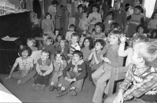 Bunter Nachmittag des Evangelischen Gemeindedienstes für Aussiedlerkinder im Übergangswohnheim Wolfartsweierer Straße 5