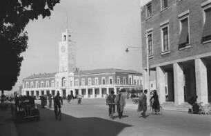 Rathaus : Blick auf ein Rathaus in einer libyschen Stadt