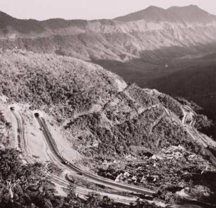 Brasilien, Serra do Mar, Autobahn Santos-Sao Paulo mit Tunnels, um 1960