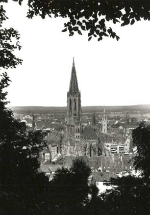 Freiburg im Breisgau, Stadtansicht : Freiburg im Breisgau. Münster Unser Lieben Frauen (um 1200 begonnen). Ansicht von Ostsüdosten