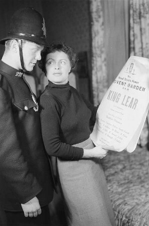 Szenenbilder aus dem Stück "Die leichten Herzens" sind von Emlyn Williams am Schlossparktheater Berlin-Steglitz : Szene mit Gunnar Möller und Gisela von Collande