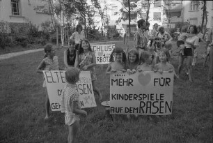 Aktion Karlsruher Jungdemokraten "Rasen frei für Kinder"