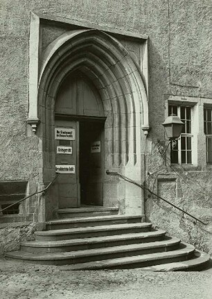 Schloss Rochlitz, Portal im Schlosshof