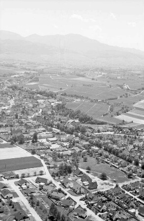 Heitersheim: Ortsbild mit Schwarzwald, von Westen