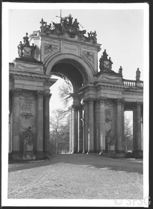 Potsdam, Communs, Kolonnade, Ansicht des Triumphtores.