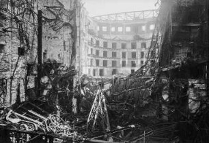 Dresden-Altstadt. Ruine des Opernhauses. Bühnenhaus gegen den Zuschauerraum