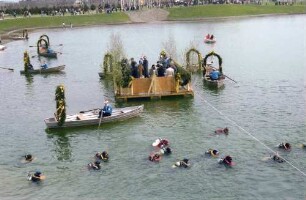 Freiburg: Eröffnung der Landesgartenschau, Publikum am See, vom Türmchen