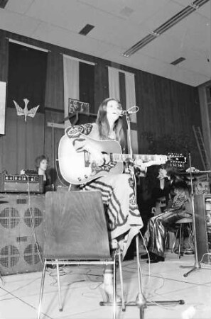 Hochdorf: Mooswaldhalle; bunter Abend; Monika Morell, Sängerin